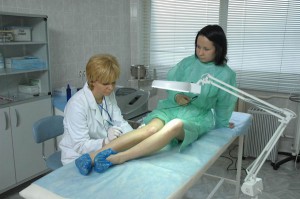 Методами лечения варикоза ног являются